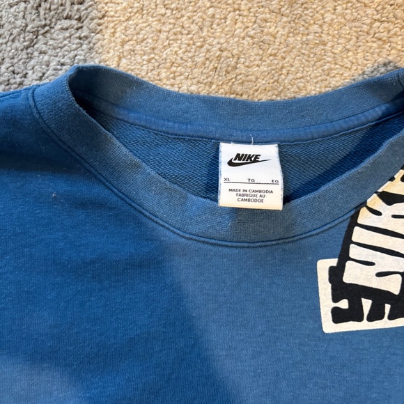 Nike Sweatshirt - Picture 2 of 2